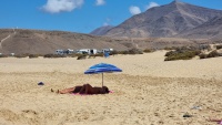 Playa Mujeres: Im Hintergrund ist der Parkplatz zu sehen.